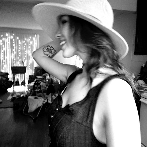 Meet your Posher, Faith - Picture 1 of 1